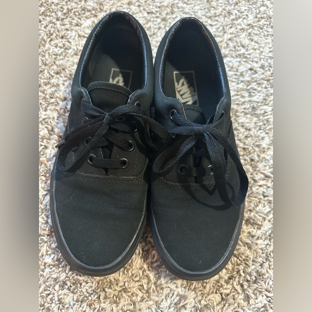 WOMEN'S CLASSIC VANS SKATE SHOES